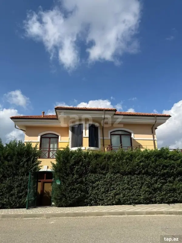 Kirayə verilir 4 otaqlı həyət evi 238 m²