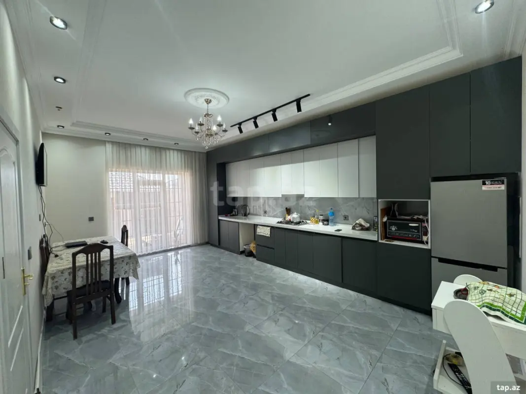Satılır 4 otaqlı həyət evi 200 m²