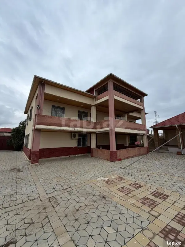 Satılır 11 otaqlı həyət evi 1000 m²