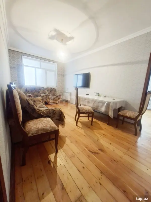 Satılır 5 otaqlı mənzil 130 m²