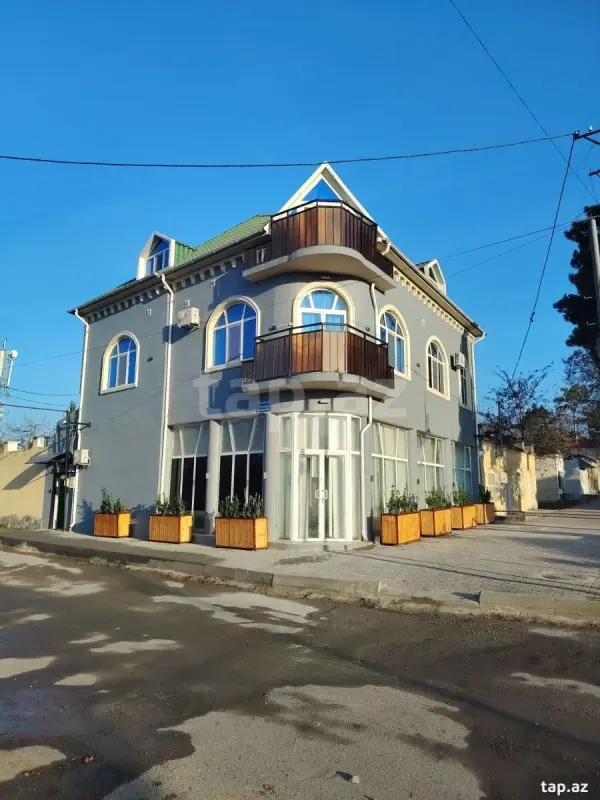 Kirayə verilir 8 otaqlı həyət evi 250 m²