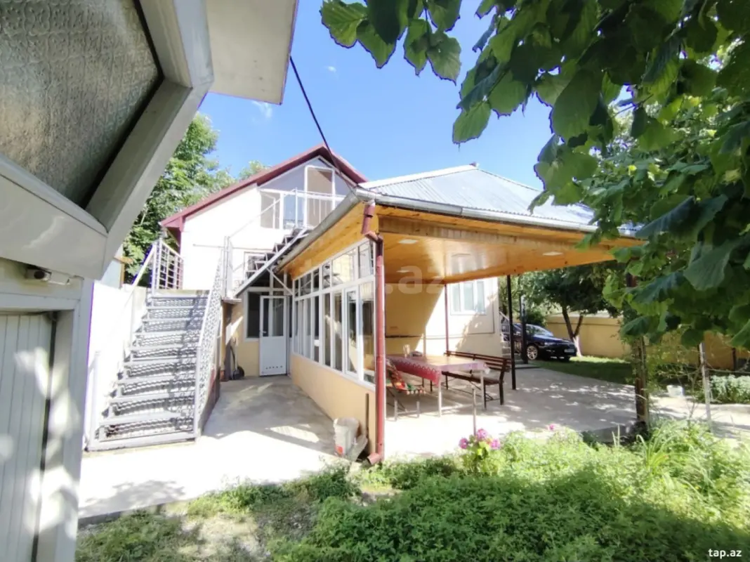 Satılır 5 otaqlı həyət evi 140 m²