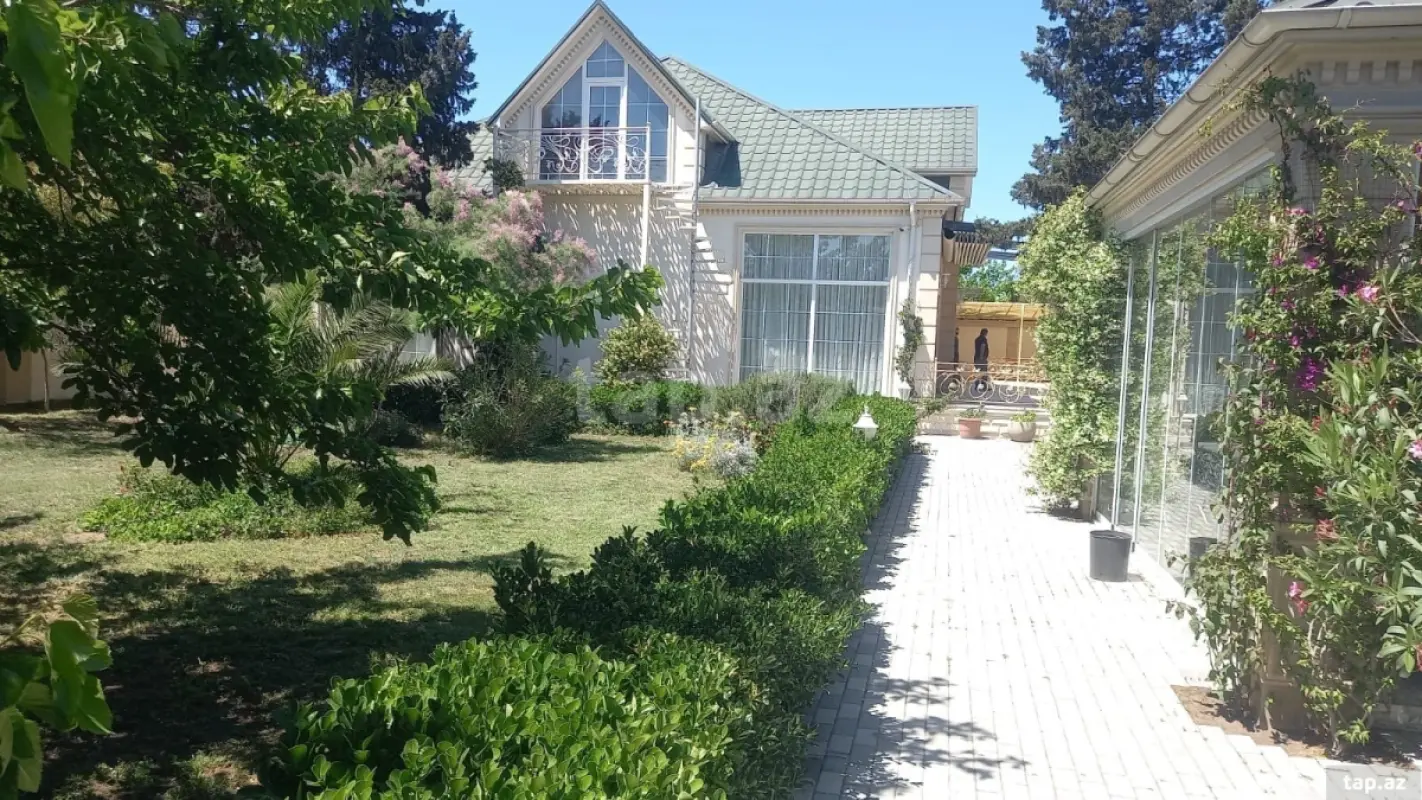 Satılır 5 otaqlı həyət evi 250 m²