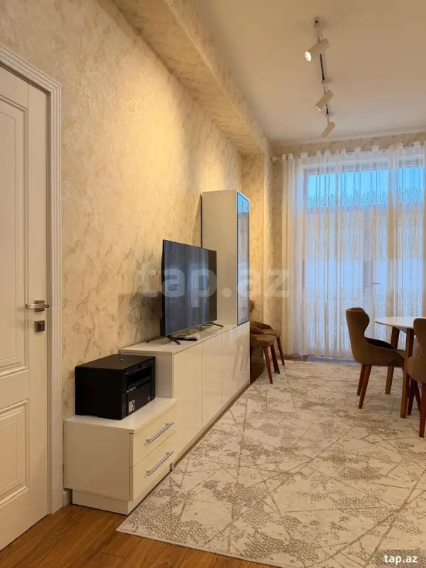 Kirayə verilir 2 otaqlı yeni tikili 65 m²