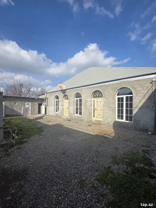 Satılır 4 otaqlı həyət evi 100 m²
