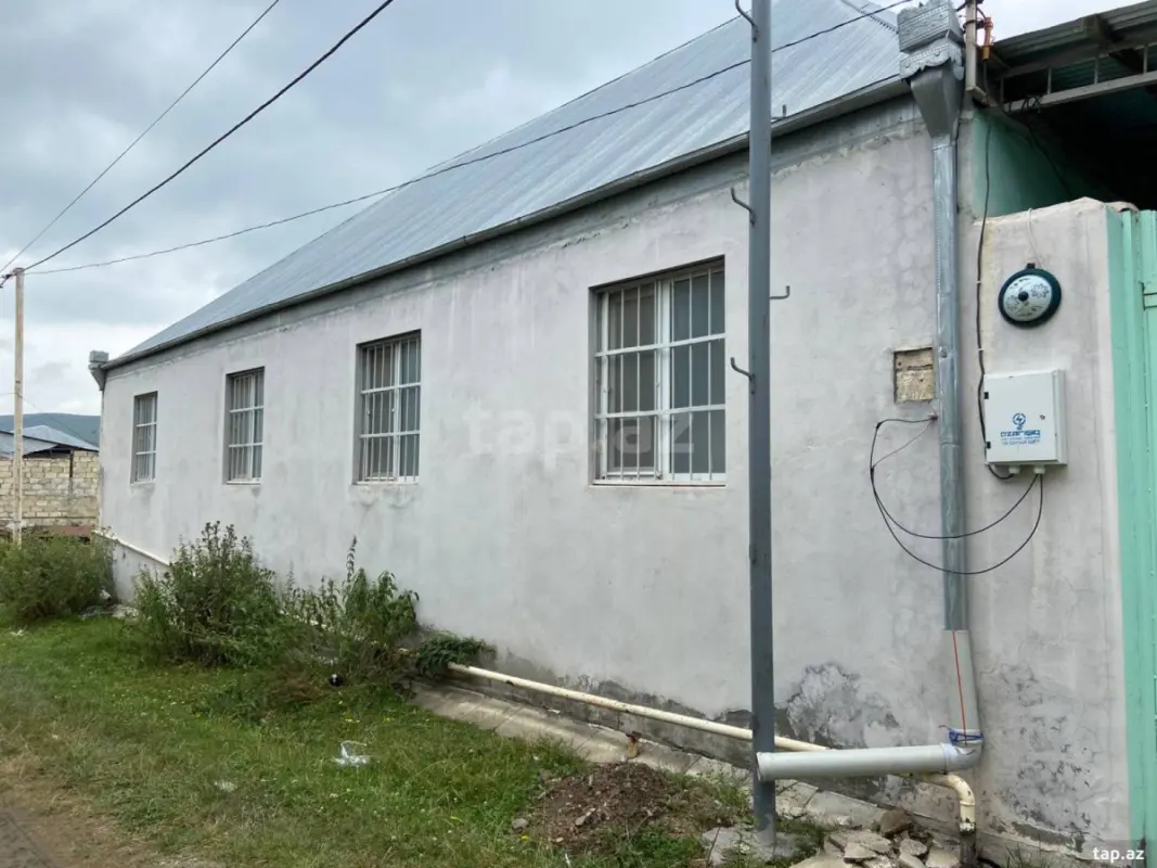 Satılır 9 otaqlı həyət evi 210 m²