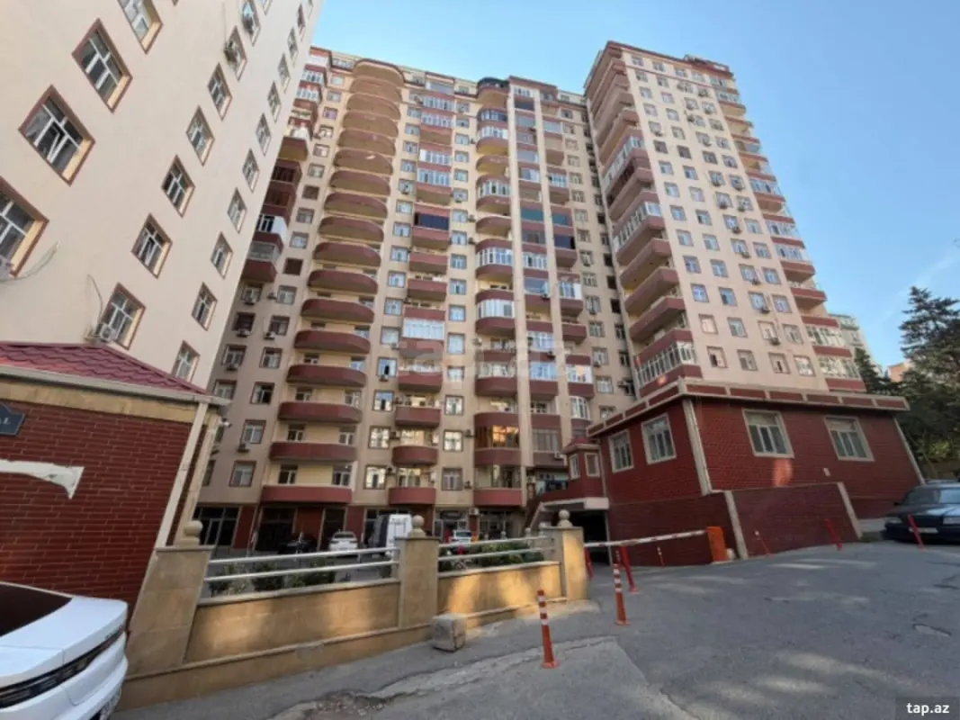 Satılır 3 otaqlı yeni tikili 130 m²