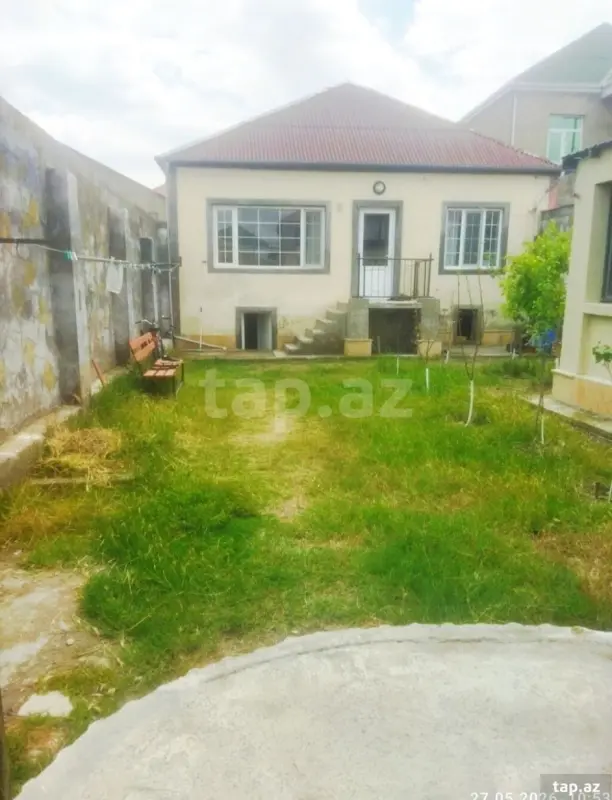 Satılır 5 otaqlı həyət evi 300 m²