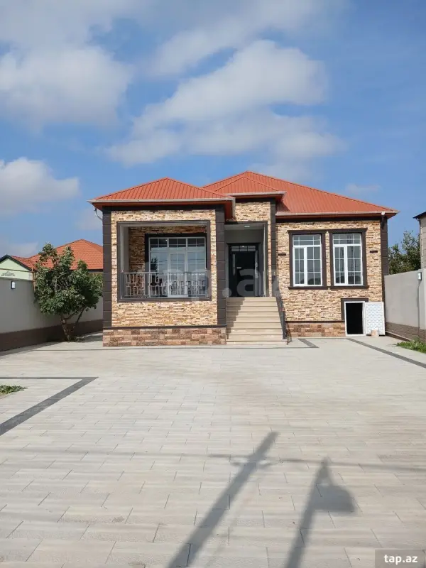 Satılır 4 otaqlı həyət evi 135 m²