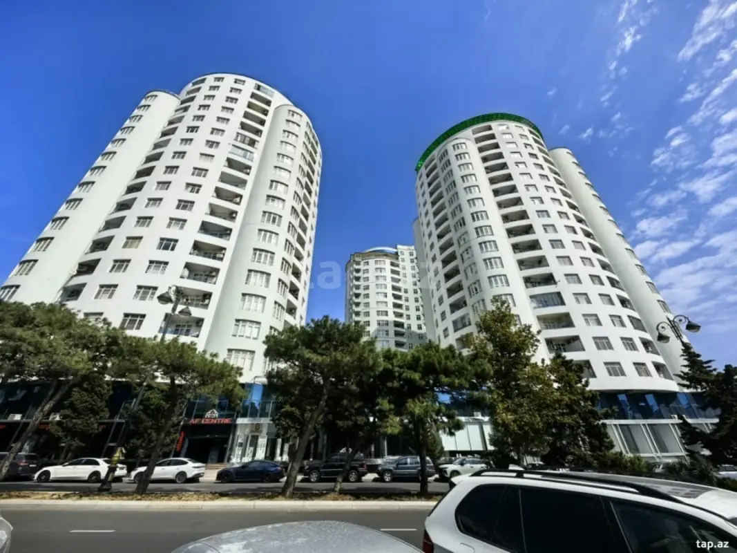 Satılır 4 otaqlı yeni tikili 260 m²
