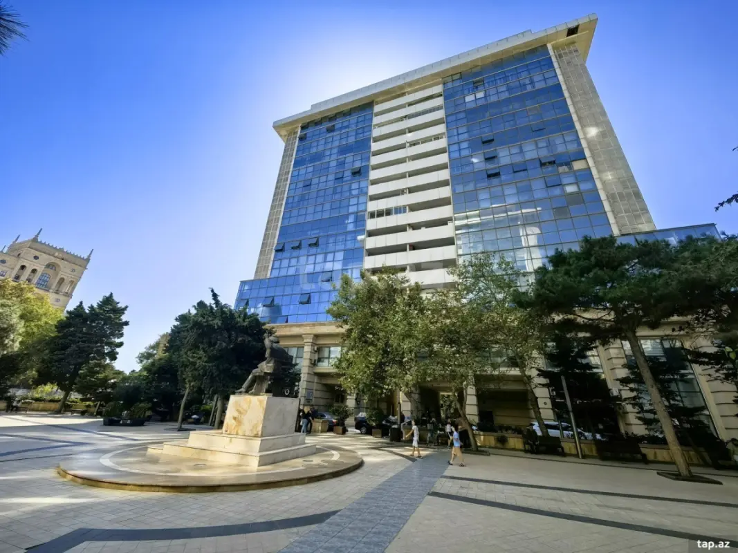 Satılır 3 otaqlı mənzil 126 m²