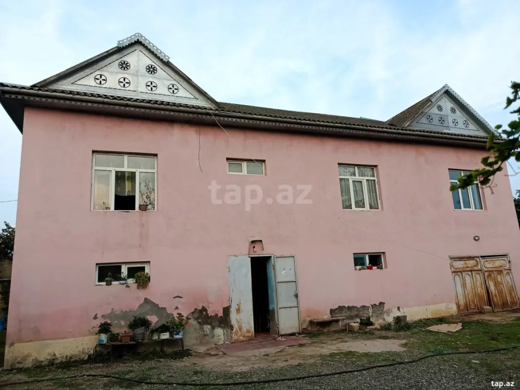 Satılır 6 otaqlı həyət evi 120 m²