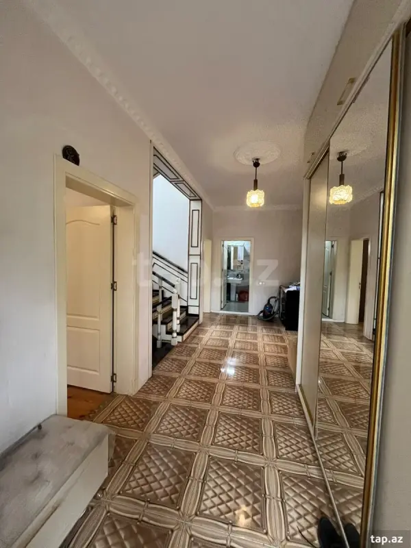 Satılır 6 otaqlı həyət evi 250 m²