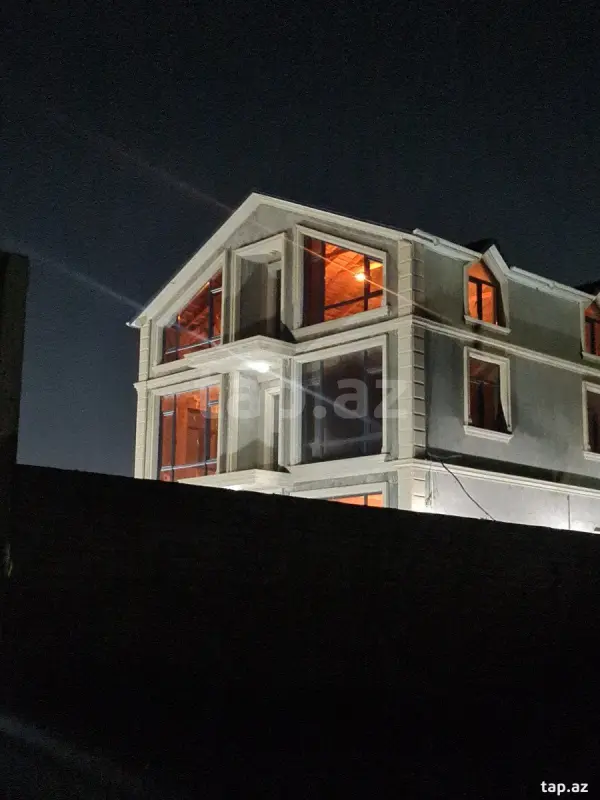 Satılır 15 otaqlı həyət evi 550 m²