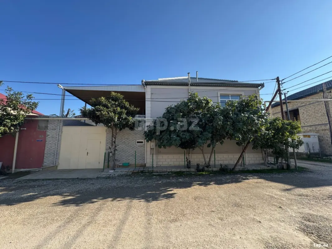 Satılır 5 otaqlı həyət evi 180 m²