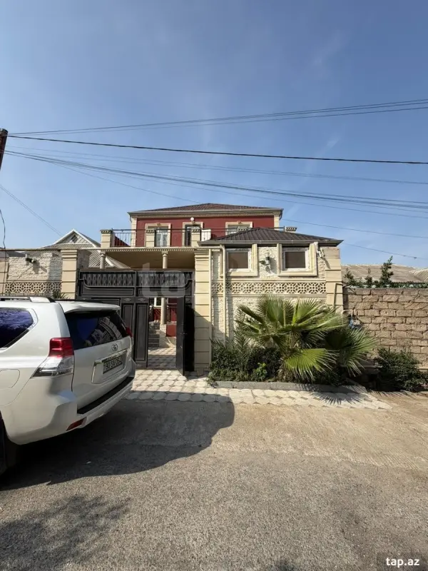Satılır 5 otaqlı həyət evi 300 m²