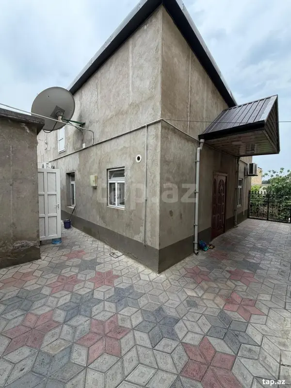 Satılır 6 otaqlı həyət evi 300 m²