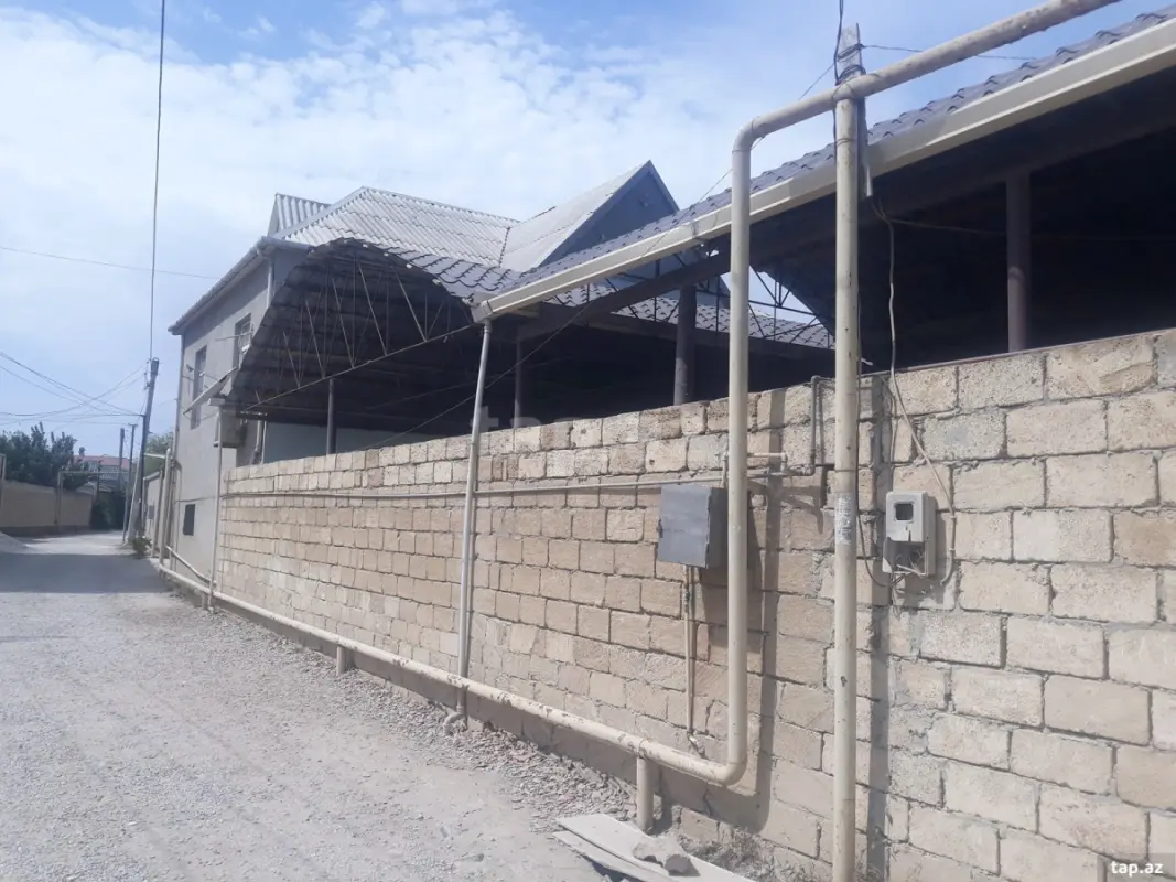 Satılır 4 otaqlı həyət evi 200 m²
