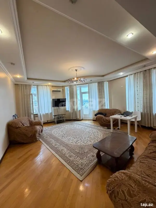 Kirayə verilir 3 otaqlı yeni tikili 105 m²