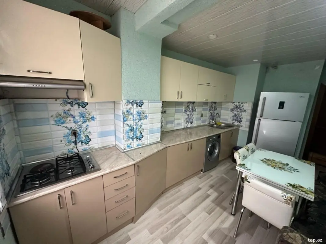 Kirayə verilir 2 otaqlı mənzil 72 m²