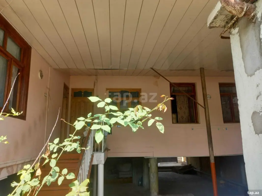 Satılır 5 otaqlı həyət evi 8000 m²