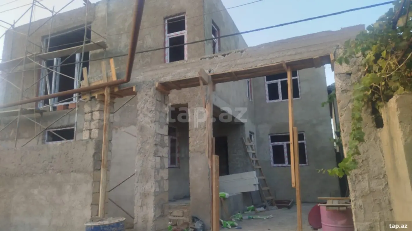 Satılır 6 otaqlı həyət evi 240 m²
