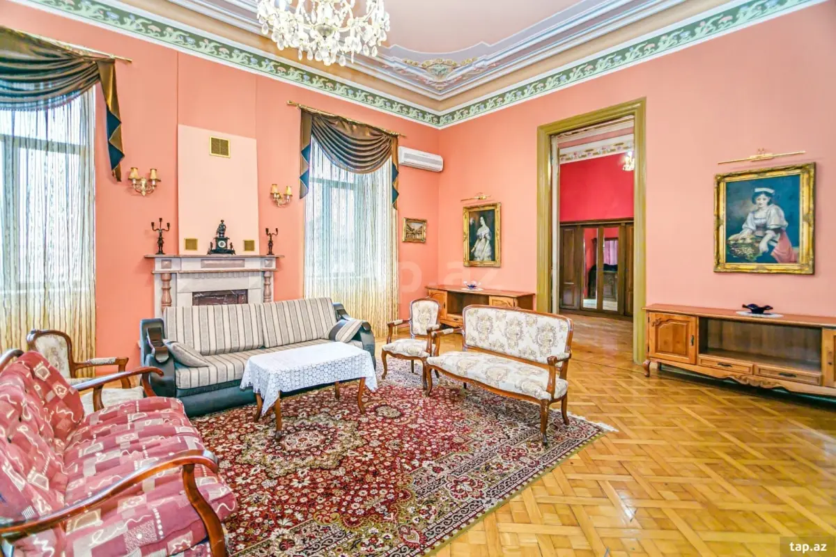 Kirayə verilir 5 otaqlı mənzil 200 m²