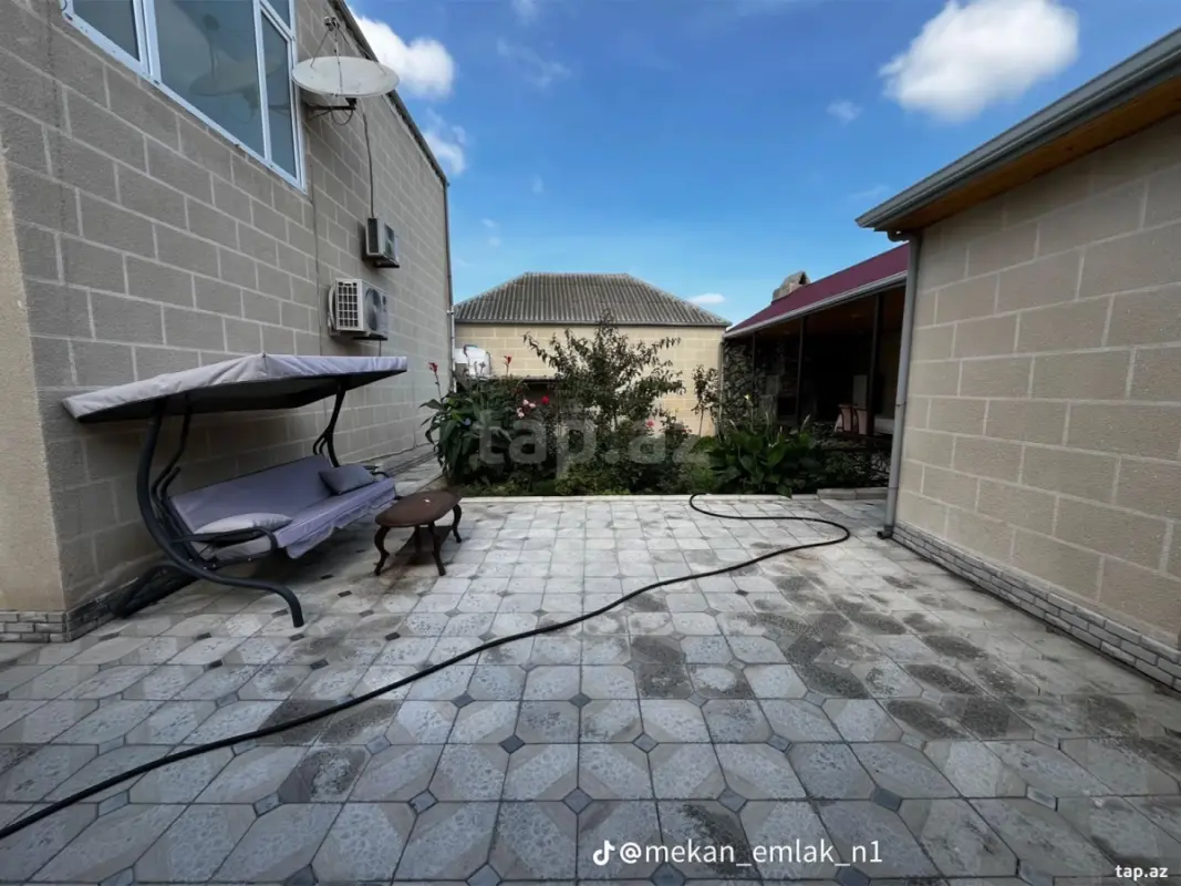 Satılır 7 otaqlı həyət evi 400 m²