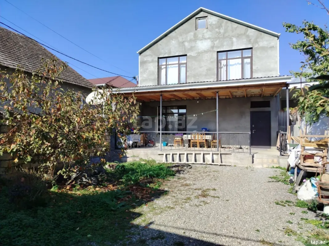 Satılır 4 otaqlı həyət evi 180 m²
