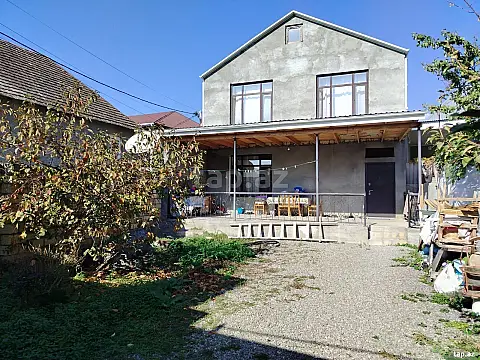 Satılır 4 otaqlı həyət evi 180 m² — Şəki 4 otaq 180.00 m²