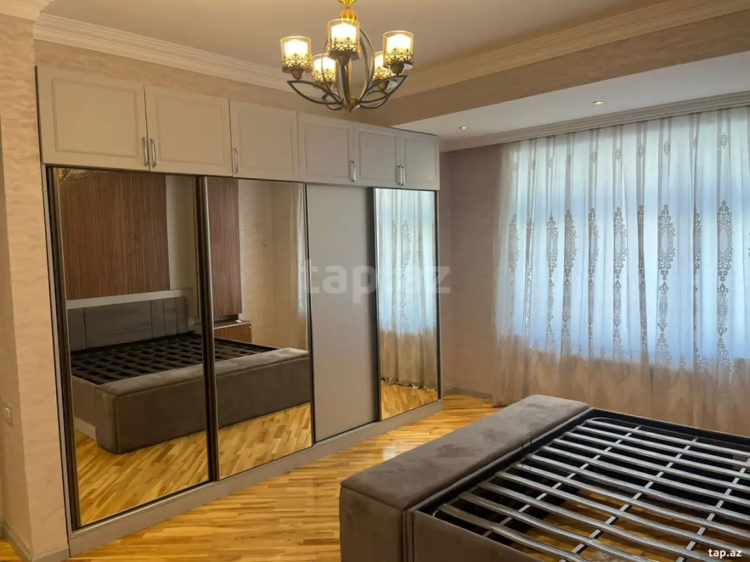 Kirayə verilir 3 otaqlı yeni tikili 145 m²