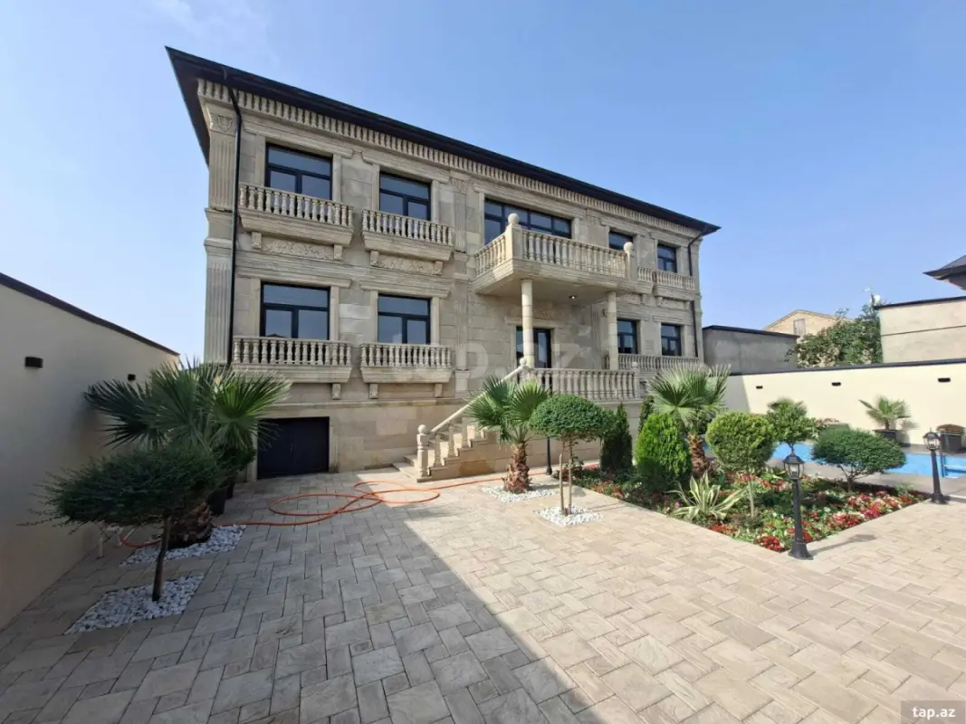 Satılır 5 otaqlı həyət evi 330 m²