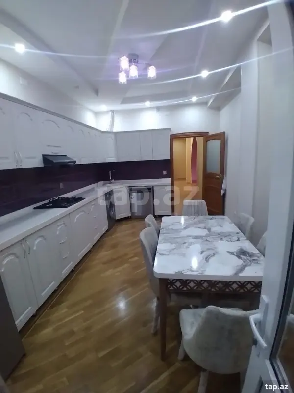 Kirayə verilir 4 otaqlı yeni tikili 135 m²