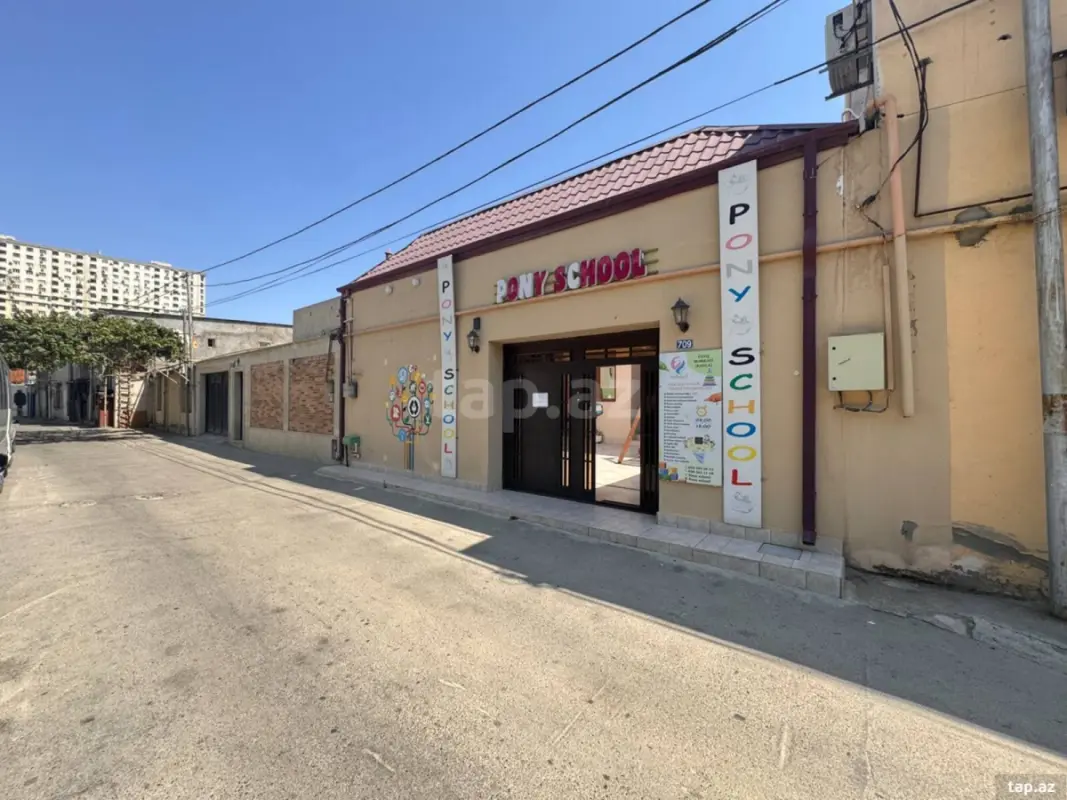 Satılır 9 otaqlı həyət evi 240 m²