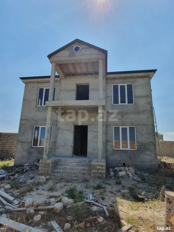 Satılır 5 otaqlı həyət evi 183.6 m²