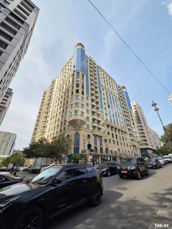 Satılır 4 otaqlı yeni tikili 242 m²