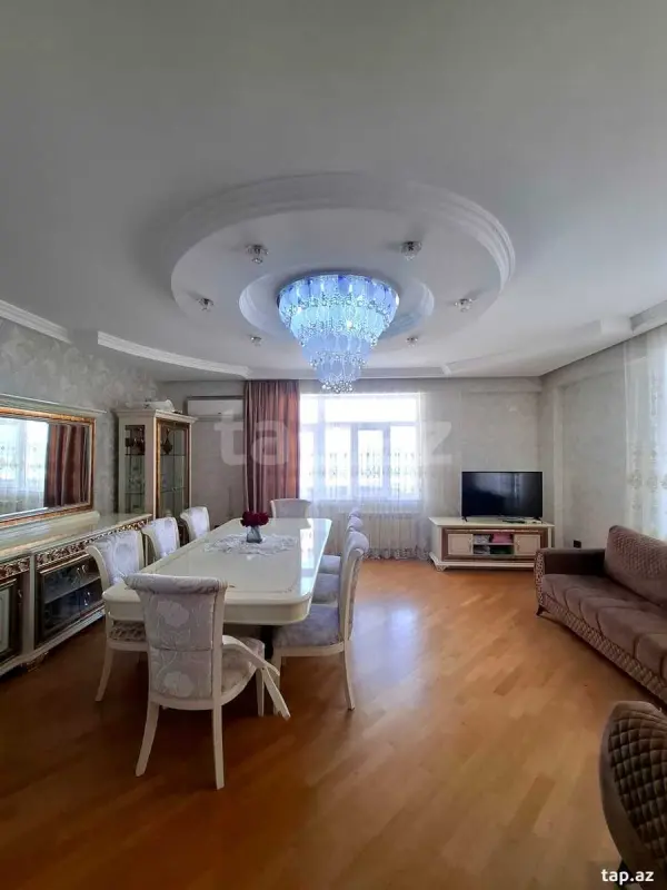 Satılır 3 otaqlı yeni tikili 135 m²
