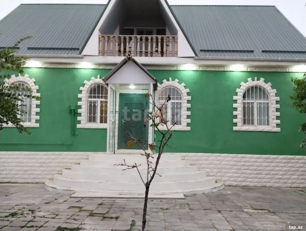 Satılır 5 otaqlı həyət evi 245 m²