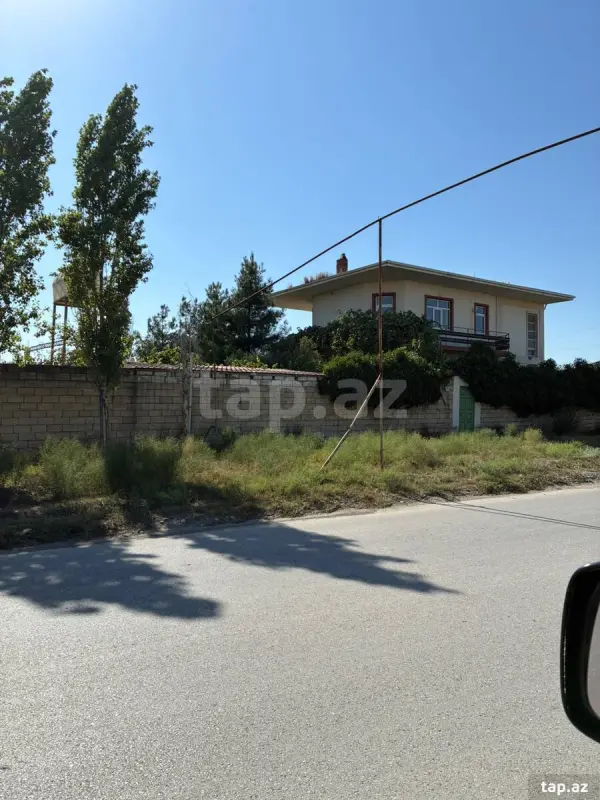 Satılır 8 otaqlı həyət evi 350 m²