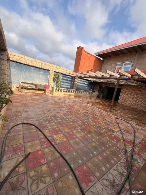 Satılır 3 otaqlı həyət evi 200 m²