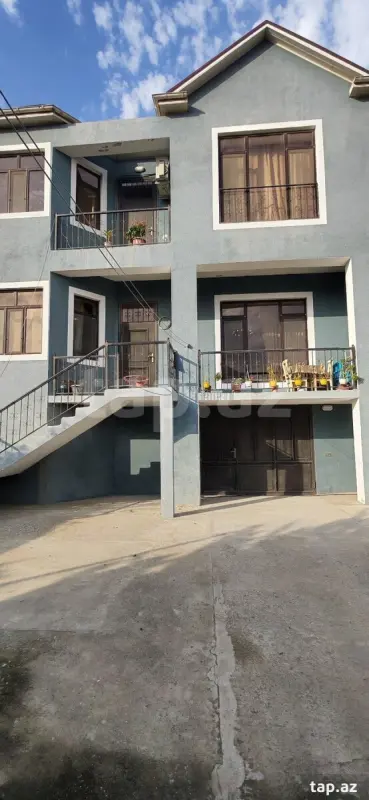 Satılır 7 otaqlı həyət evi 300 m²