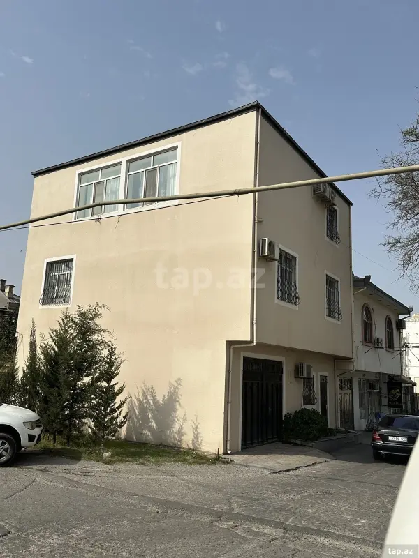 Satılır 6 otaqlı həyət evi 300 m²