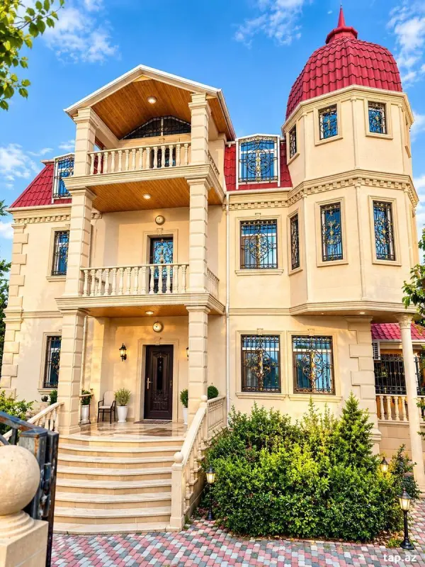 Satılır 12 otaqlı həyət evi 420 m²