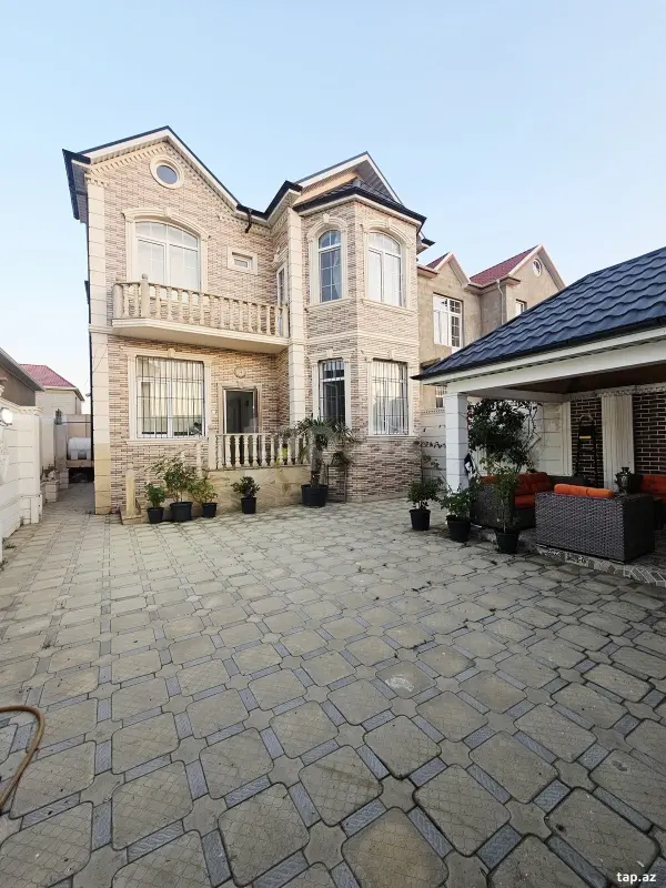 Satılır 4 otaqlı həyət evi 220 m²