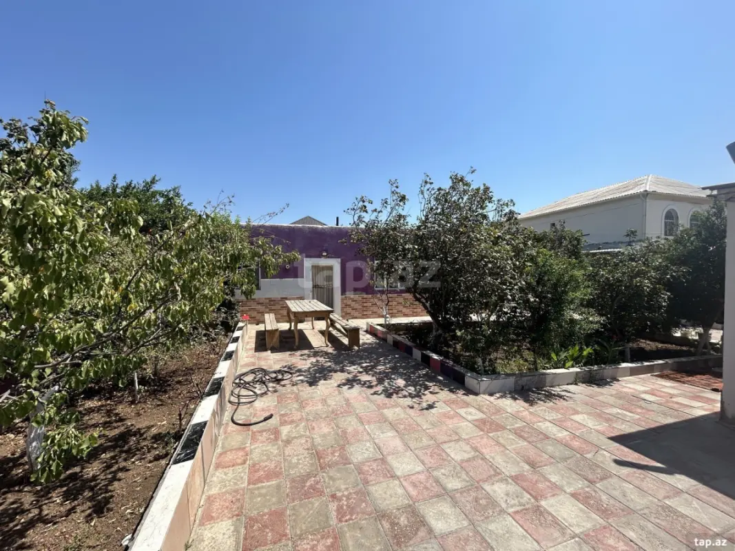 Satılır 8 otaqlı həyət evi 260 m²