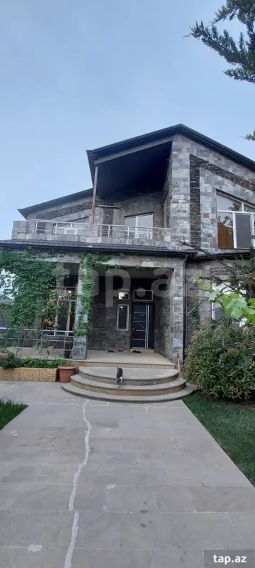 Satılır 5 otaqlı həyət evi 500 m²