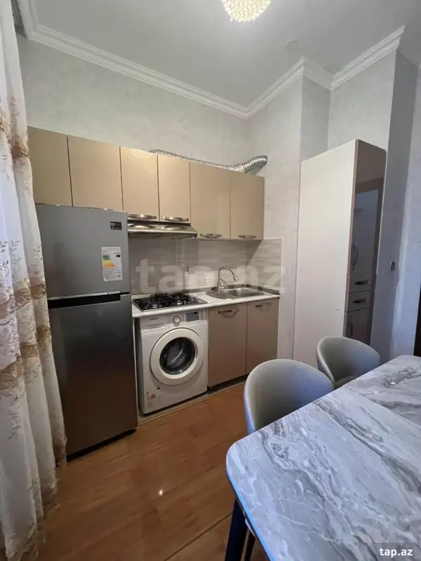Kirayə verilir 1 otaqlı yeni tikili 42 m²