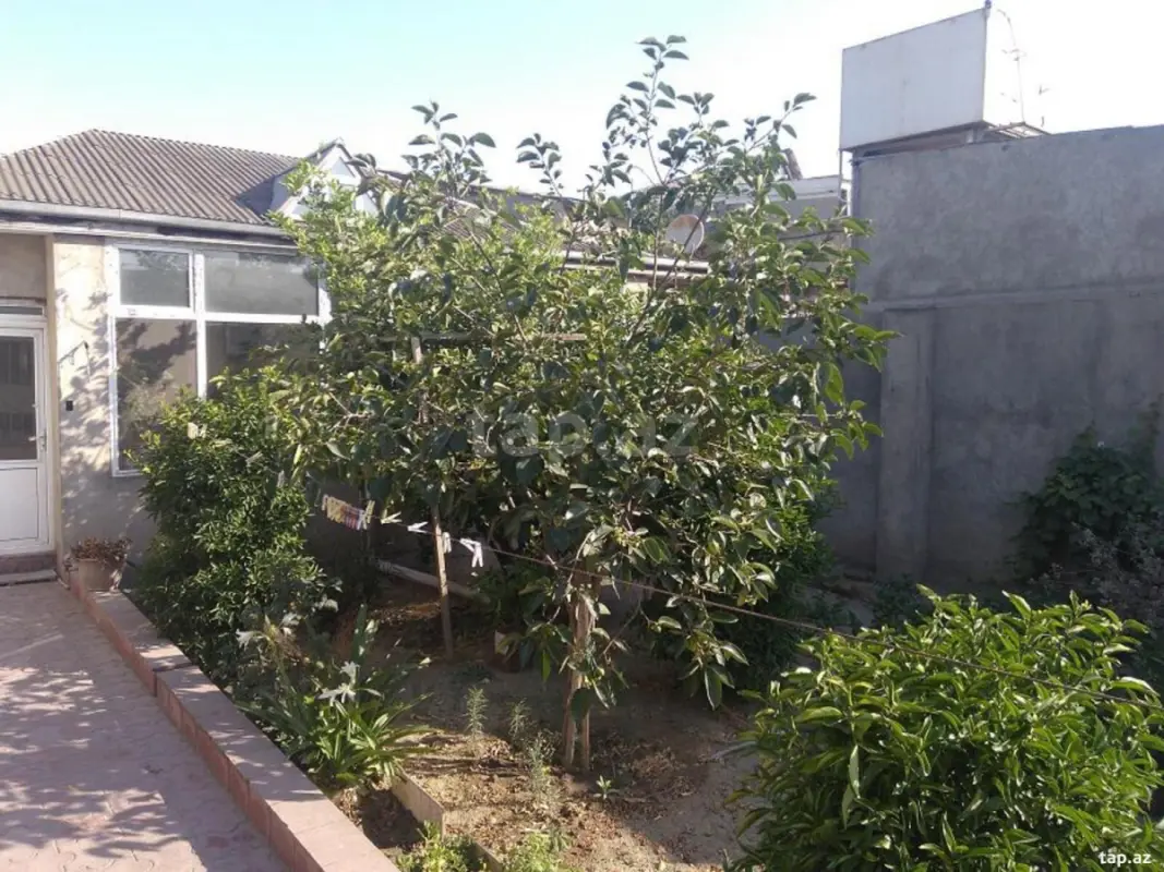 Satılır 6 otaqlı həyət evi 180 m²