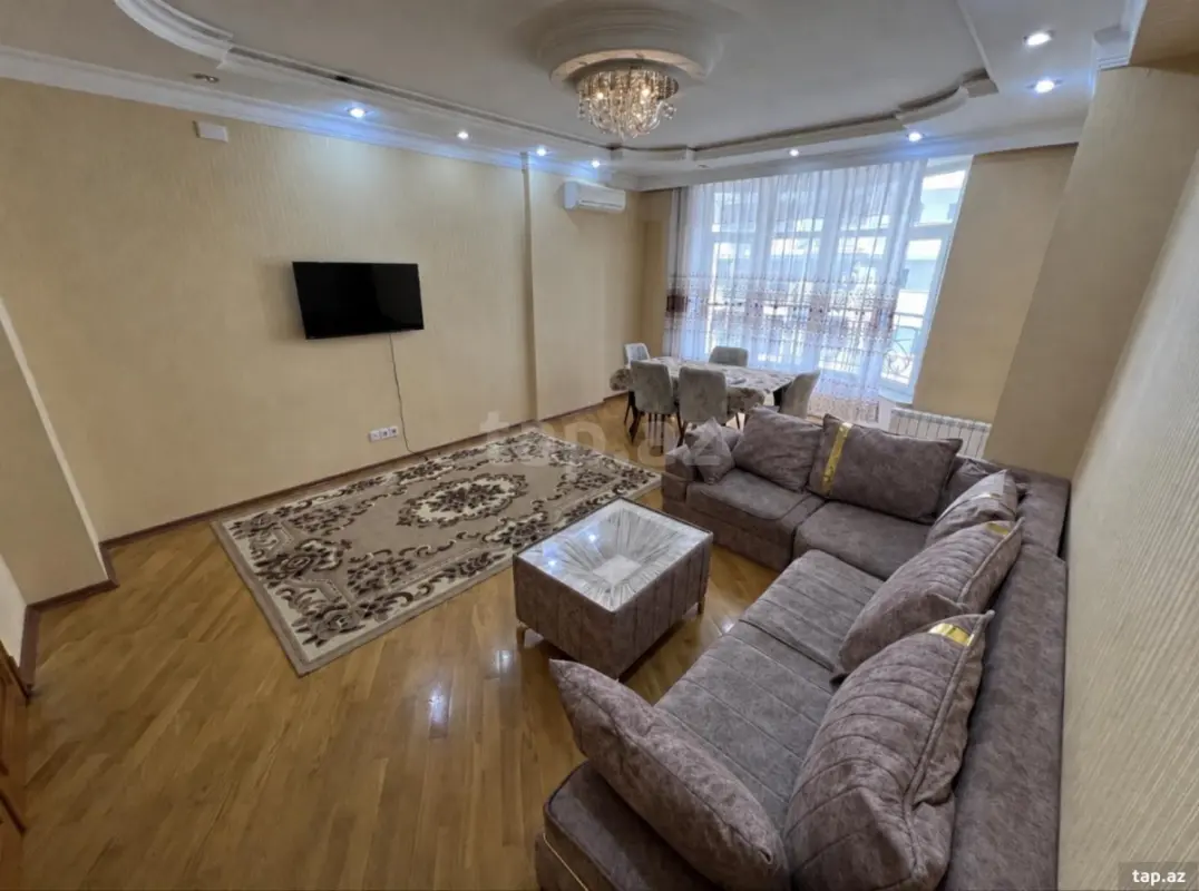 Kirayə verilir 3 otaqlı yeni tikili 120 m²