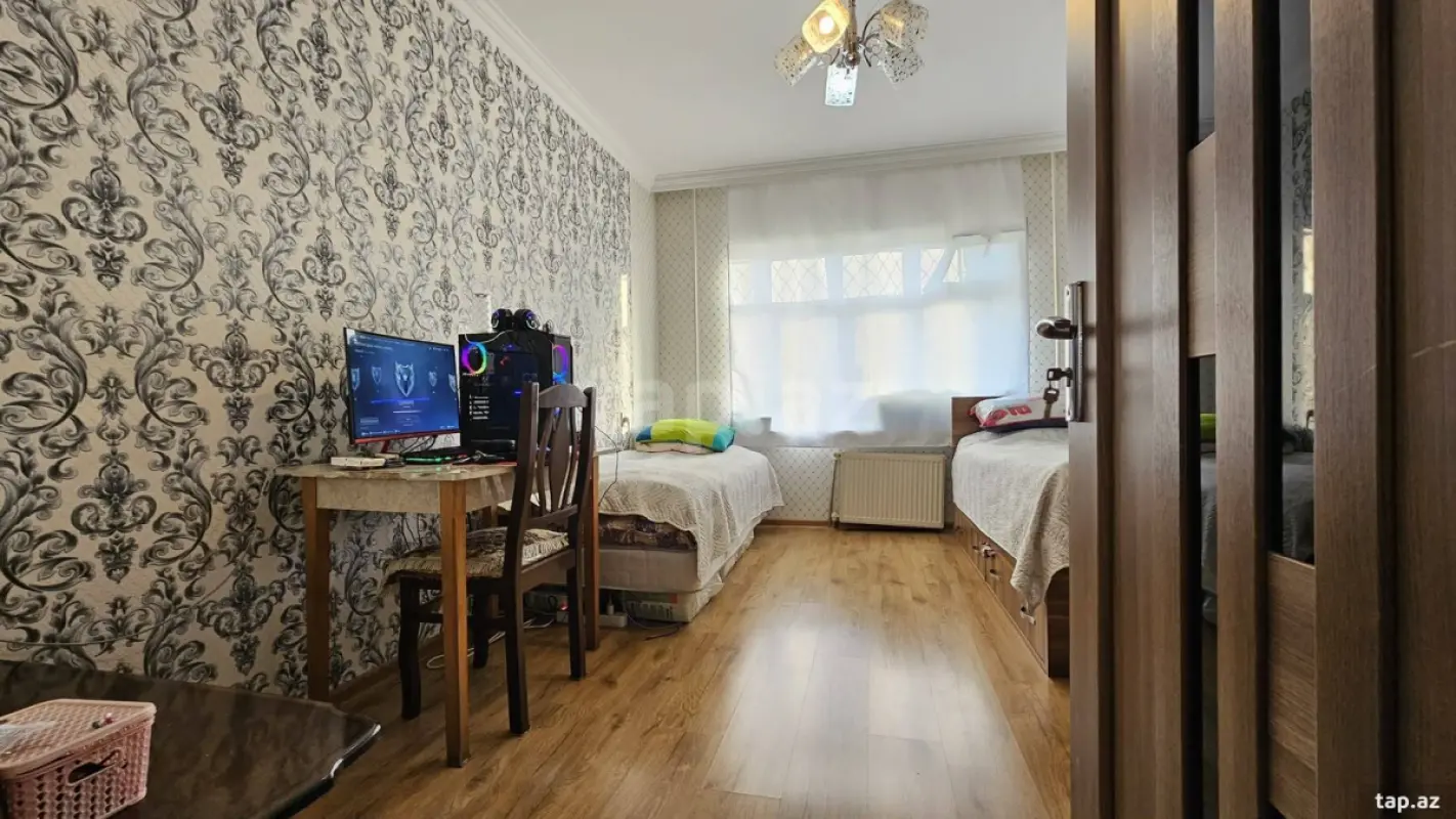 Satılır 4 otaqlı mənzil 100 m²